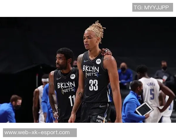 克拉克斯顿强势表现一攻一防完美配合助力球队稳住局势